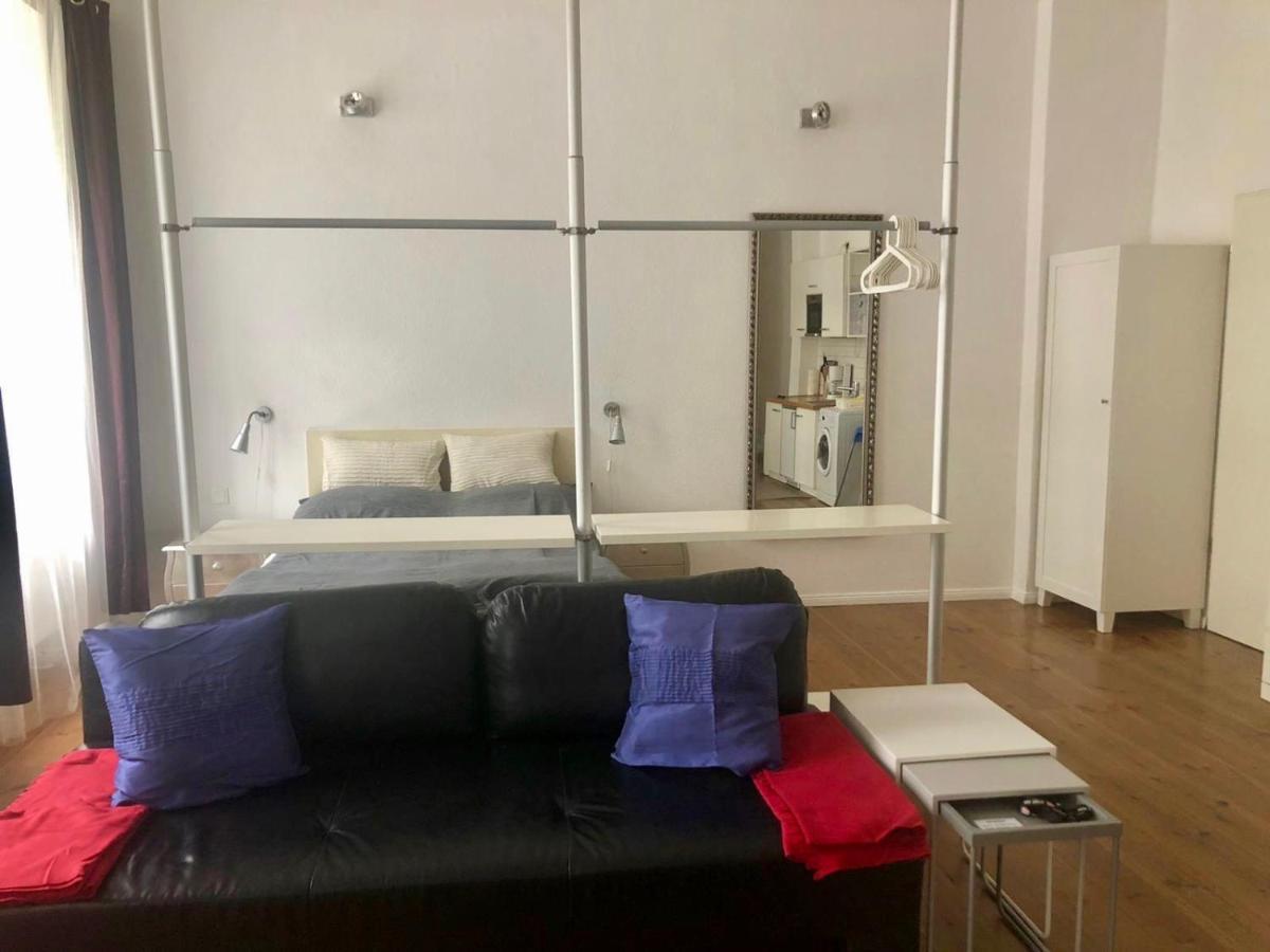Nice Studio In Friedrichschain Area Appartamento *